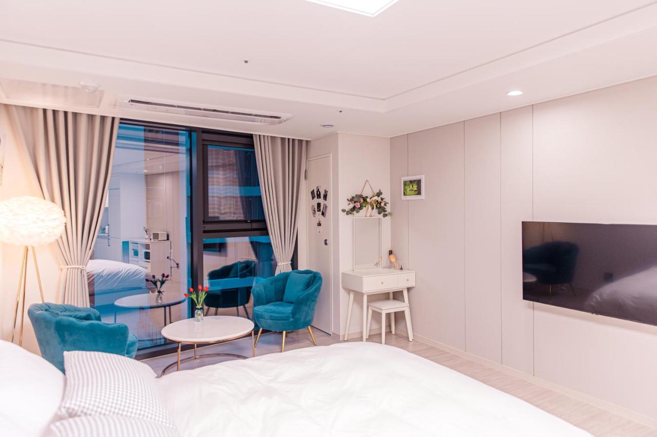 Lotte Castle Marina Aparthotel Yeosu Exterior photo